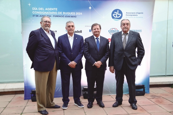 $!Javier Vidal, presidente AEEPB; Salvador Richart, presidente de la Asociación de Consignatarios de Barcelona; Antonio Llobet, presidente del COACAB; y Emili Sanz, presidente de ATEIA-OLTRA Barcelona. Foto J.J.M.
