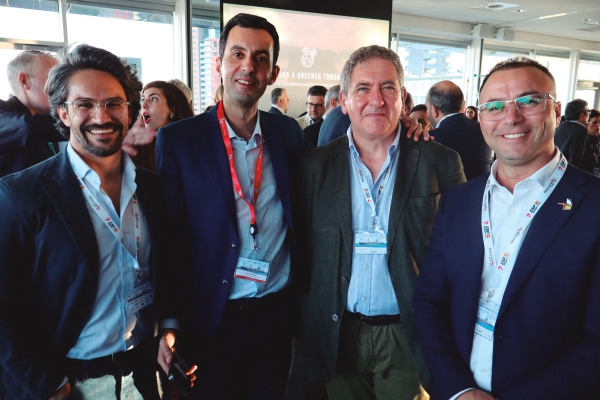 $!Desde la izquierda: Javier Méndez, de la AP de Barcelona; Ali El Hsissen, de Pérez y Cía. Marruecos; Lluis París, de la AP de Barcelona; Diego Nieves, de Pèrez y Cía. Foto J.P.
