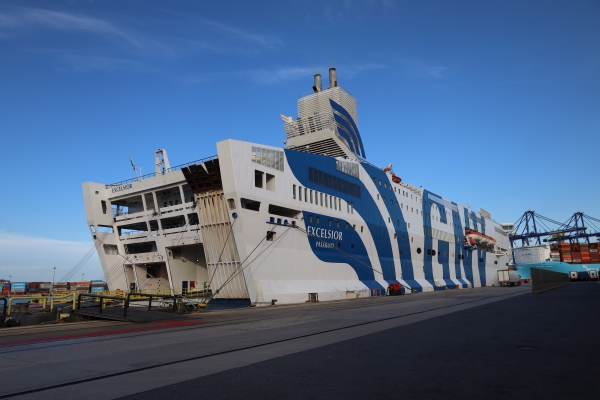 $!El buque “Excelsior”, atracado en el puerto de Valencia, acoge este fin de semana en evento GNV Awards 2025. Foto L. D.