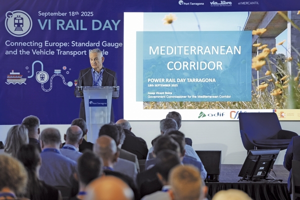 $!Josep Vicent Boira, Comisionado del Corredor Mediterráneo, abrió el primer bloque de la jornada.