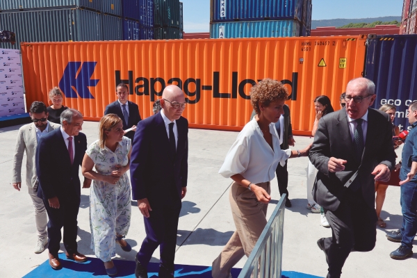$!El presidente del Port de Barcelona, José Alberto Carbonell, con la presidenta de Navarra, María Chivite. Foto J.P.