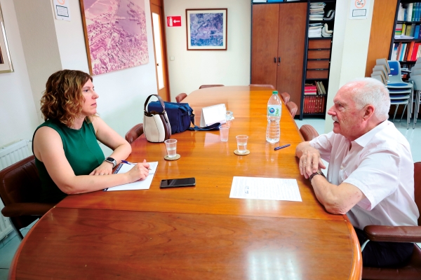 $!Luis Rosa, presidente de ATEIA Valencia, junto a Loli Dolz, directora de Diario del Puerto Publicaciones, en un momento de la entrevista celebrada en la sede de la Asociación. Foto F.V.