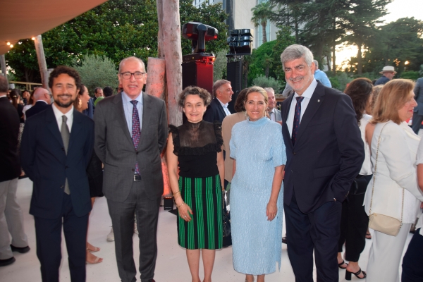 $!Damiá Calvet, concejal en el Ayuntamiento de Barcelona; José Alberto Carbonell, presidente de la AP de Barcelona; Mar Chao, presidenta de la AP de Valencia; Nuria Burguera, directora de Comunicación de Port de Barcelona; y Paco Prado, director general de Grupò Diario. Foto M.J.