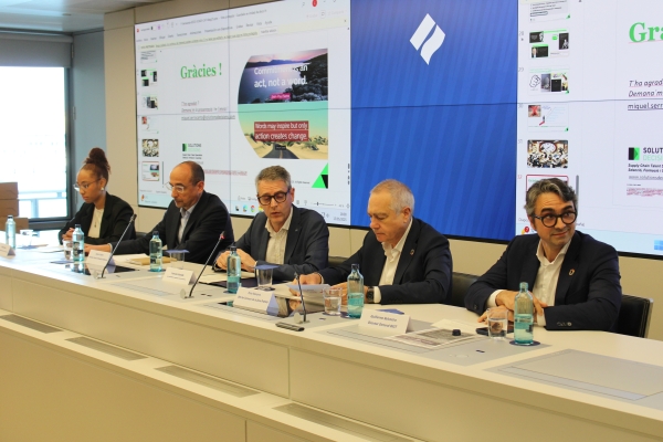$!Valeria Munar, Alumni del programa Forma’t al Port; Xavier Valera, Director del Centre d’Estudis Politècnics; Francesc Boada, Port de Barcelona; Pere Navarro, delegado especial del Estado en el CZFB; y Guillermo Belcastro, CEO de Huchison Ports BEST. Foto M.V.