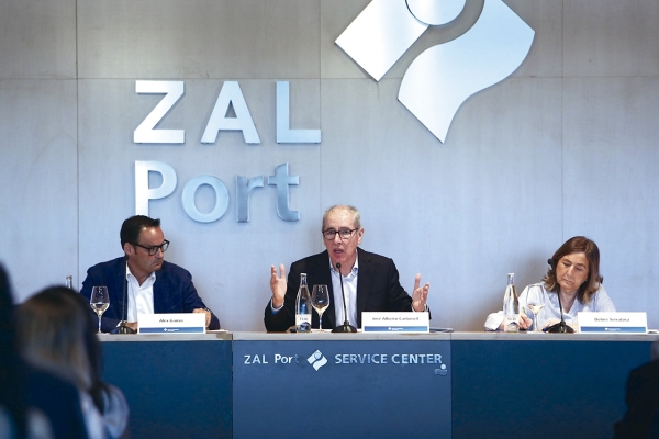 $!El presidente de Port de Barcelona, José Alberto Carbonell, dio la bienvenida a los asistentes.