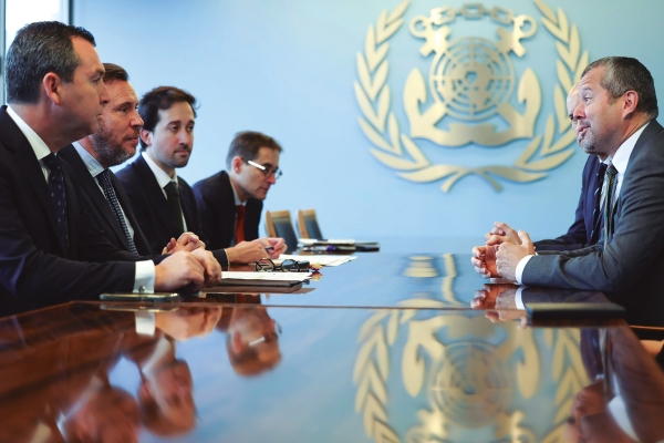 $!El ministro Puente junto al secretario general de la OMI, Arsenio Domínguez, y el entonces director general de la Marina Mercante, Gustavo Santana.