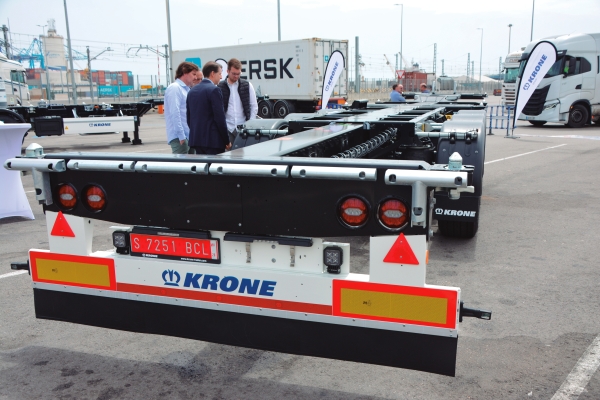 $!La jornada sirvió para presentar la nueva gama de portacontenedores de Krone a los clientes. Foto J.C.P.
