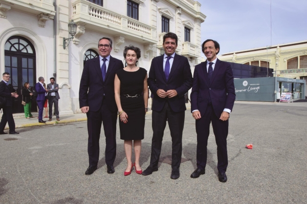 $!Rubén Ibáñez, presidente de la Autoridad Portuaria de Castellón; Mar Chao, presidenta de la Autoridad Portuaria de Valencia; Carlos Mazón, presidente de la Generalitat Valenciana; y Luis Rodríguez, presidente de la Autoridad Portuaria de Alicante. Foto R. T.