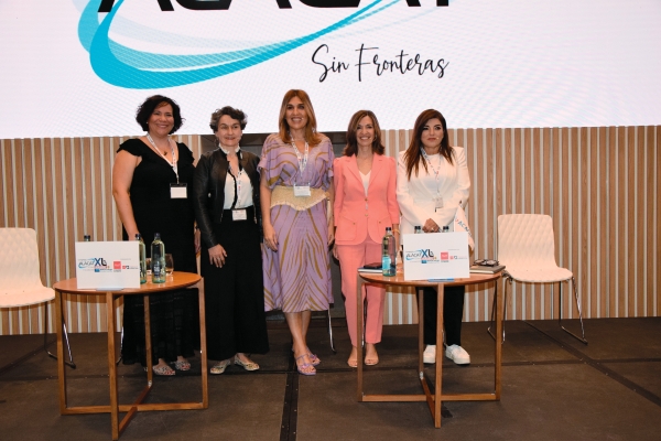 $!De izquierda a derecha: Angélica Nodal, directora de Foro MADCargo; Mar Chao, presidenta de la AP de Valencia; Luisa Napolitano, gerente general de ZOLICOL; Ana Isabel González, presidenta del CEL; y Hazel Vargas, vicepresidenta-directora de ALACAT. Foto M.C.