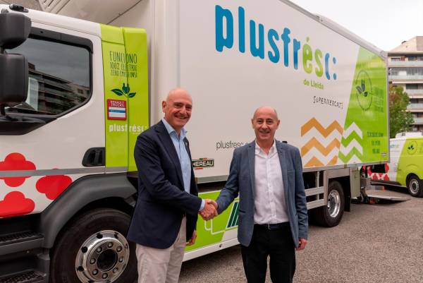 $!Plusfresc recibe un camión 100% eléctrico para la logística de frío urbana