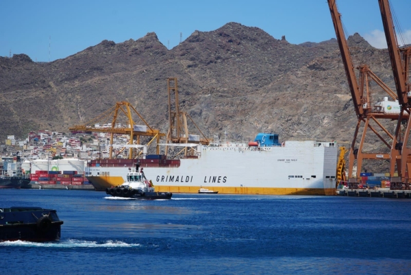 $!Uno de los buques de la naviera italiana en el puerto tinerfeño.