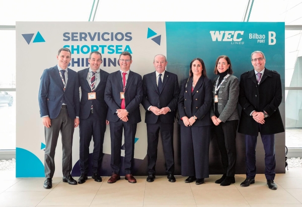 $!Desde la izquierda: Andima Ormaetxe, director de Operaciones, Comercial y Logística de la Autoridad Portuaria de Bilbao; Caesar Luikenaar, director general de WEC Lines;; Patrick Ram, director general de WEC Lines España; Ricardo Barkala, presidente de la Autoridad Portuaria de Bilbao; Elvira Gallego, directora general de CSP Iberian Bilbao Terminal; Gloria Frau, responsable de Cruceros de la Autoridad Portuaria de Bilbao; Juan Ortí, director de CSP Spain.