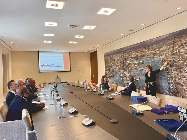 $!La presidenta de la Autoridad Portuaria de Valencia, Mar Chao, ha presentado los principales ejes de su Plan Net Zero Emissions.