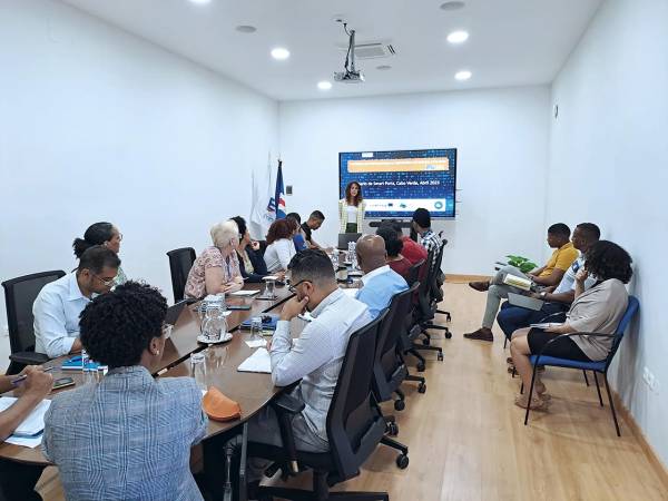 $!En la sesión de la tarde, se realizó una actividad práctica donde, por grupos de trabajo, tuvieron que “crear” una empresa que resolviese, de manera digital, un problema del puerto de Cabo Verde.