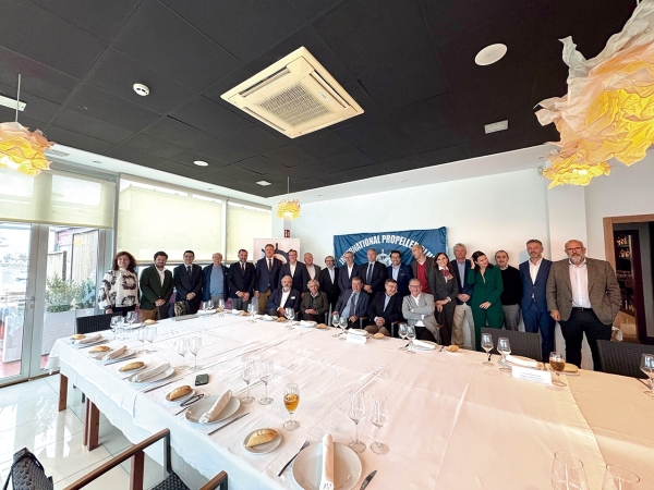 $!Socios de Propeller Club de Castellón junto al conseller Martínez Mus.