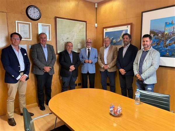 $!Un momento de la reunión mantenida entre representantes de la Autoridad Portuaria de Santa Cruz de Tenerife y Fepeco.