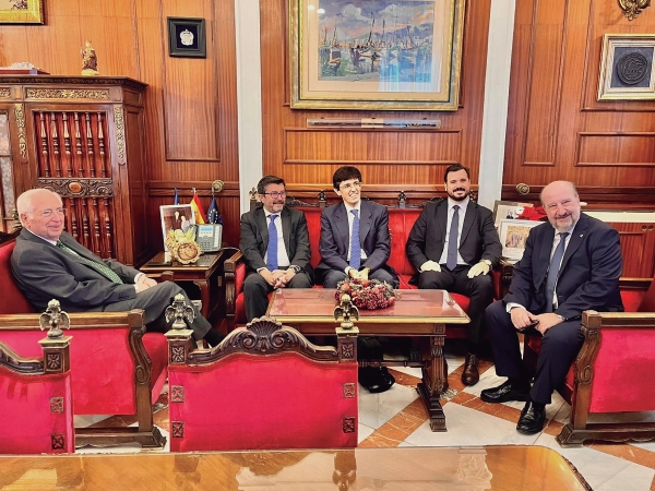 $!El presidente de la Autoridad Portuaria de Melilla, Manuel Ángel Quevedo, abordó hace unos días los planes de futuro del Puerto con Álvaro Rodríguez Dapena, presidente de Puertos del Estado, en un encuentro en el que también estuvo el presidente de la Ciudad Autónoma de Melilla, Juan José Imbroda.