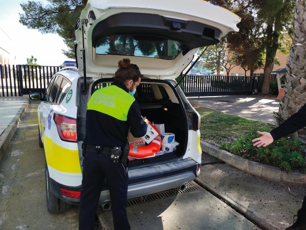 $!El nuevo equipamiento incluye aros salvavidas, balizas de señalización luminosas, linternas alta eficacia, botiquín de primeros auxilios, material de extinción de incendios (extintores y mantas ignífugas), máscaras de rescate en ambientes químicos y equipos DESA (desfibrilador semiautomático).