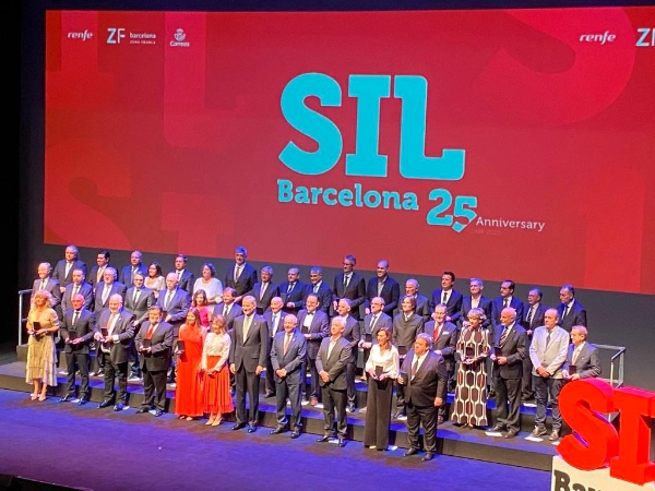 $!Foto de familia de los galardonados junto con el Rey Felipe VI. Foto L.D.