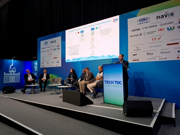 $!Óscar Pernía, CTO de NextPort.AI (tercero por la derecha) y Francisco Blanquer, Senior Manager Terminals R&amp;D de CMA CGM (segundo por la derecha), participaron en la sesión de TechTOC dedicada a la IA.