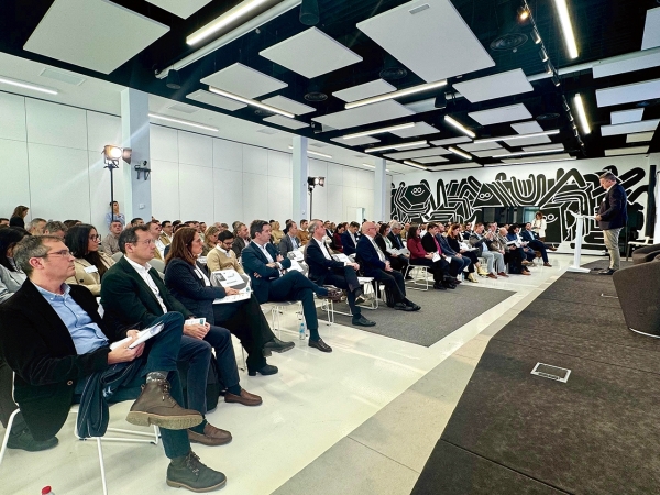 $!Asistentes al ITENE Smart Logistics.