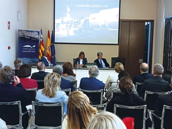 $!Pilar Bernabé, delegada del Gobierno en la Comunitat Valenciana; y Aurelio Martínez, presidente de Valenciaport.