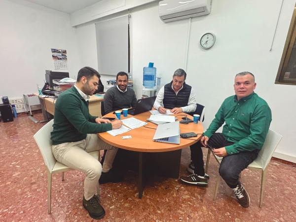 $!Un momento de la firma entre ambas compañías.