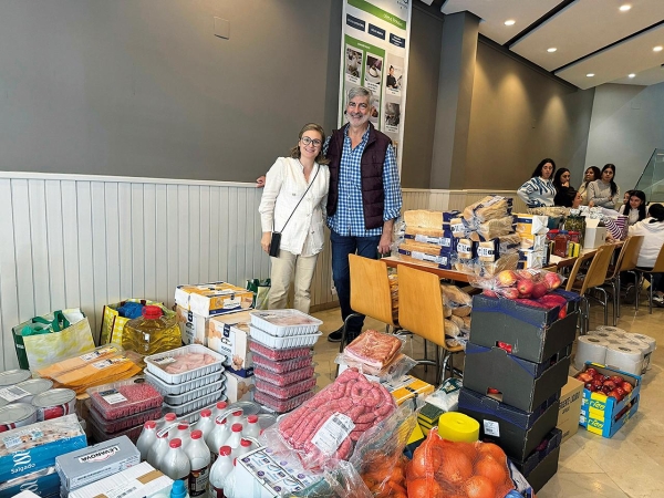 $!Aportem-Puerto Solidario Valencia ha posibilitado la elaboración de casi 9.000 raciones de comida en el marco de la DANA. En la imagen Francisco Prado, presidente de Aportem y Marisa López, directora de Altaviana.