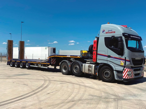 $!Grúas Dotahur ha adquirido recientemente una góndola para el transporte de mercancías de grandes dimensiones.