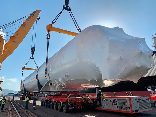 $!Los contenedores que han llegado hasta la terminal portuaria de Los Barrios han sido fabricados en Avilés, por la empresa Idesa, y han sido transportados en el buque “Amoenitas”.