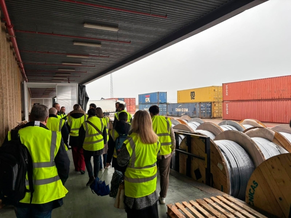 $!La jornada empresarial fue por la Federación de Empresas de La Rioja (FER) y el Puerto de Barcelona, con la colaboración de la Asociación de Transportistas y Logistas de La Rioja (ATRADIS), Royo Operador Logístico y Synergy.