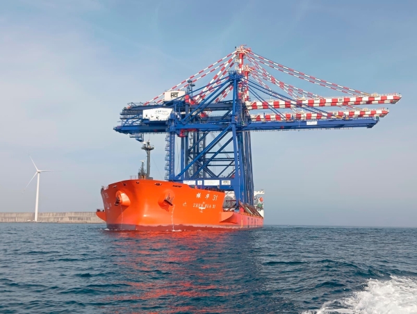 $!CSP Iberian Bilbao Terminal recibe su nueva grúa STS