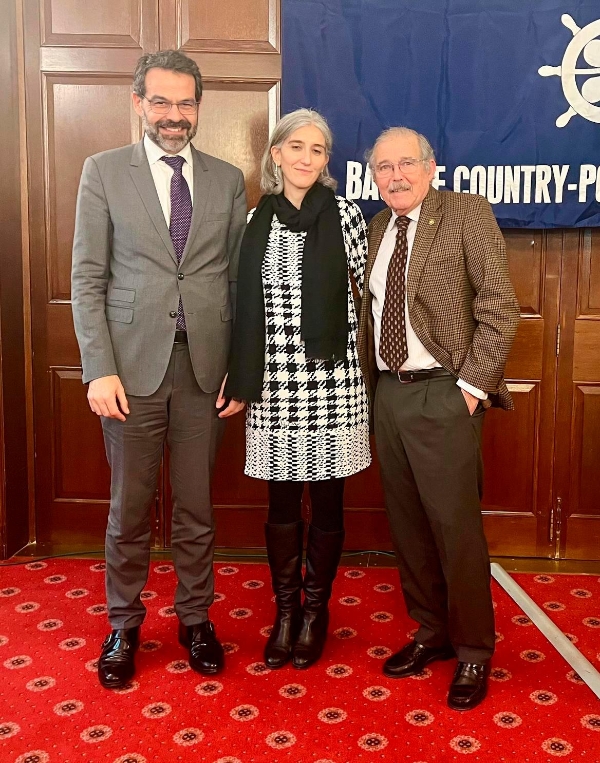 $!Carlos García, capitán marítimo de Bilbao; Maruxa Heras, responsable de Transporte Marítimo en Global Factor e ingeniero naval y oceánico por la E.T.S. de Ingenieros Navales de Madrid; José Luis Grijalvo, presidente del Propeller Club del País Vasco-Port of Bilbao.