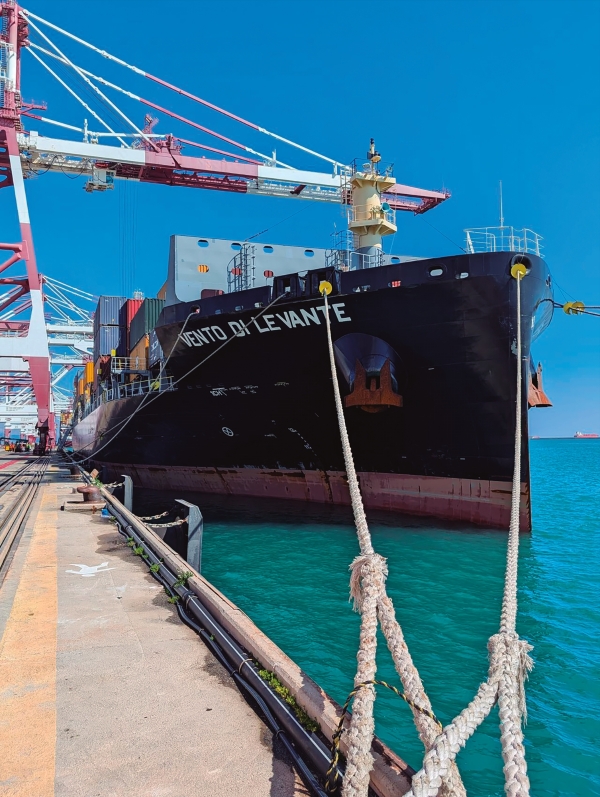 $!El Vento di Levante fue el primer barco de Tarros Group que hizo escala en el Puerto de Barcelona dentro del nuevo servicio.