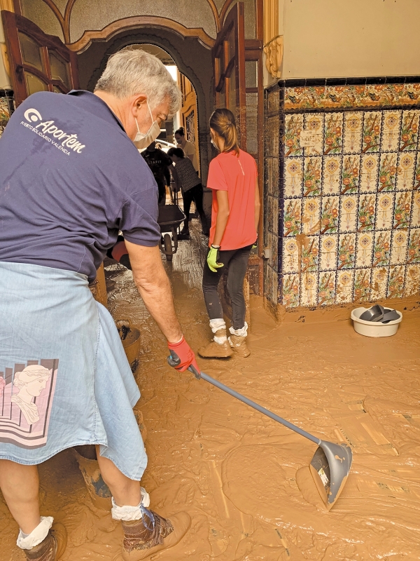 $!Los voluntarios de Aportem colaboraron con las personas afectadas por la DANA desde el primer minuto.