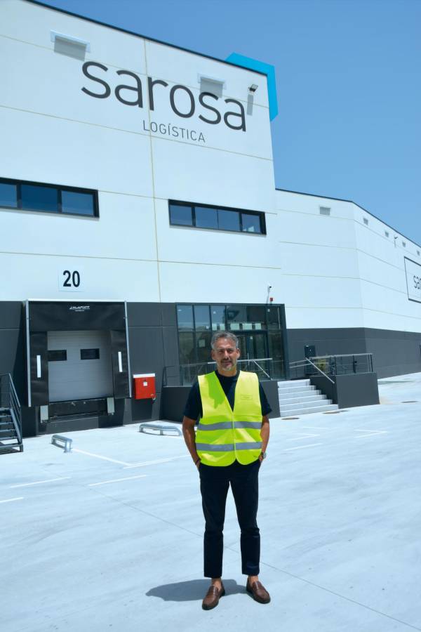 $!José Turégano, director comercial de Sarosa Logística, en la nueva sede de la compañía ubicada en el PI Sector 13 de Riba-roja. Foto Loli Dolz.