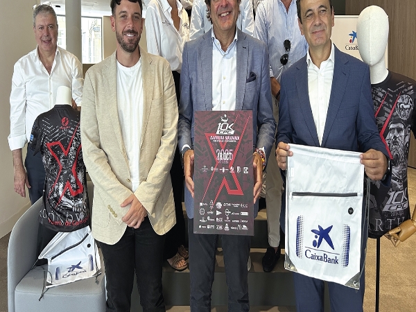 $!La presentación de esta edición se ha celebrado en la Store Premier Cartagena de CaixaBank, primera oficina de este tipo en la Región de Murcia, con las intervenciones del presidente de la APC, Pedro Pablo Hernández; el concejal de deportes del Ayuntamiento de Cartagena, José Martínez; Juan Jesús Lozano, de CaixaBank, patrocinador del evento junto al resto de patrocinadores, voluntarios, y José Luis Conesa del Club Runtritón, organizador del evento.