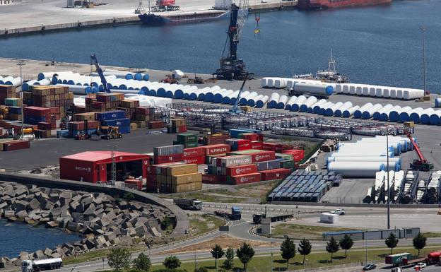 El problema de los polizones albaneses en el Puerto de Bilbao alcanza tambi&eacute;n a la carga