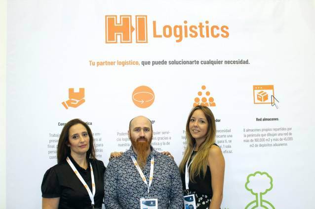 Equipo de Hi Logistics presente en ENCAJA: Mar López, comercial de Valencia; Tole Alonso, delegado de Sevilla; y Patricia Domingo, del departamento de Expansión. Foto Magda Tatay.