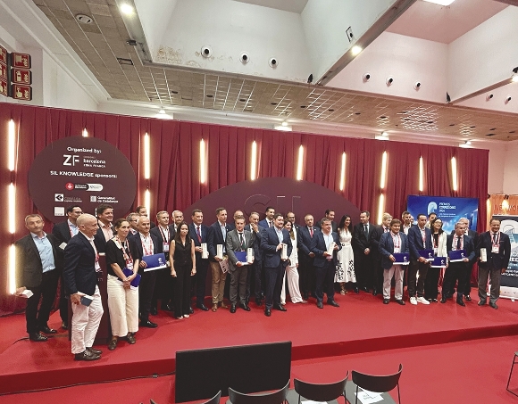 Galardonados con los Premios Corredores en su edición de 2026 junto a las autoridades. Foto J.C.P.
