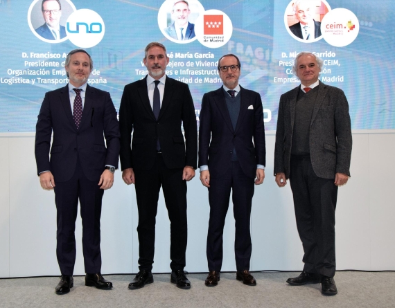 Desde la izquierda, Óscar Barranco, director de Easyfairs Iberia; José María García, viceconsejero de Vivienda, Transportes e Infraestructuras de la Comunidad de Madrid; Francisco Aranda, presidente de UNO; y Miguel Garrido, presidente de CEIM, ayer tras las inauguración de la 13ª edición de Logistics &amp; Automation. Foto B.C.