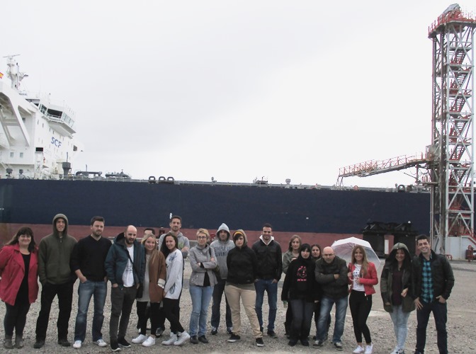 El IEFPS Fadura visita la terminal mar&iacute;tima de Petronor en Zierbena