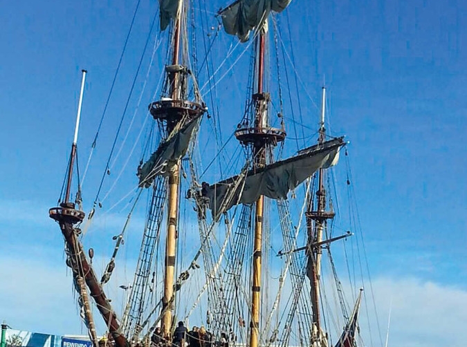El buque escuela ruso &quot;Shtandart&quot; visita la Marina de Val&egrave;ncia