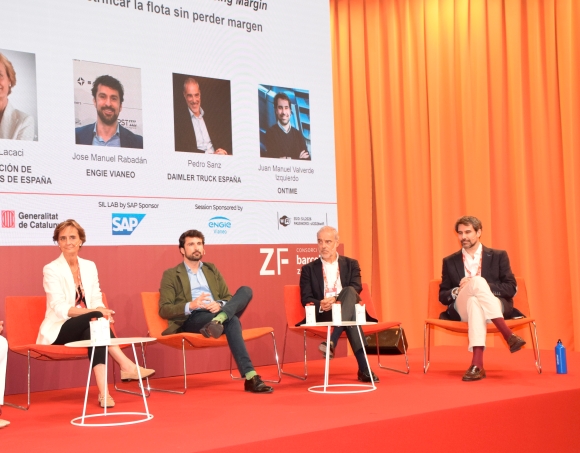 De izquierda a derecha: María Romera (Aedive), Nuria Lacaci (ACE), José Manuel Rabadán (Engie Vianeo), Pedro Sanz (Daimler Truck España) y Juan Manuel Valverde (Ontime).