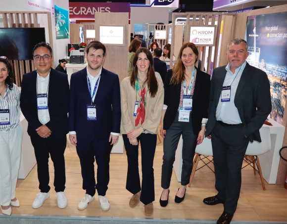 Izquierda a derecha: Estela Guerrero (Krom Logistics), Felipe Caicedo (Krom Logistics), Eduard Moyá (Port de Barcelona), Sara Juliá (Port de Barcelona), Andrea Dobrovska (Rone Logistics) y Gilles Percelay (Rone Logistics). Foto J.P.