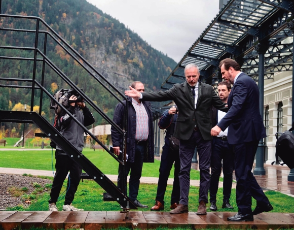 Reunión el pasado 25 de octubre en Canfranc del presidente del Gobierno de Aragón, Jorge Azcón, con el ministro de Transportes, Óscar Puente.