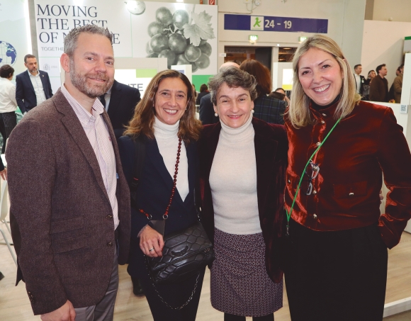 Damian Kutnowski y Carmen Amador, de Martico Group; Mar Chao, presidenta de la Autoridad Portuaria de Valencia; y Cristina Rodríguez, Jefa de División de Contenedores y Cargadores de la AP de Valencia. Foto J.P.