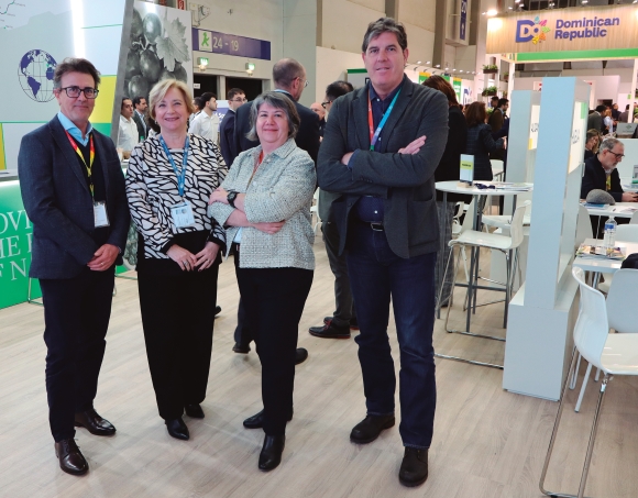 Desde la izquierda: José Vicente Pérez, Reefer Sales Executive &amp; Pricing de Raminatrans; Antonia Giménez, Reefer Manager; Sampa Ruiz, Reefer Inside Sales &amp; Customer Service; Juan Carlos de la Chica, Reefer Sales Executive en Algeciras. Foto J.P.