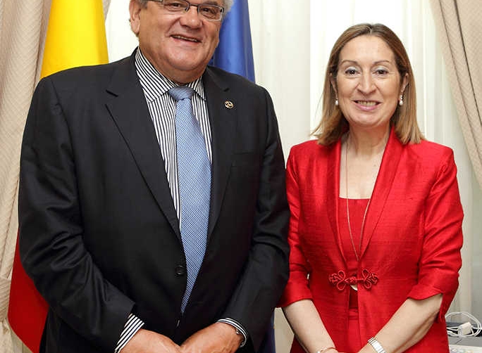 De la Roza y Ana Pastor revisan los asuntos pendientes del sector