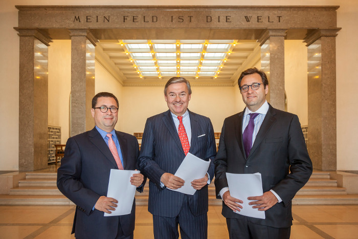 CSAV y Hapag-Lloyd firman su fusi&oacute;n dando lugar a la cuarta compa&ntilde;&iacute;a naviera del mundo
